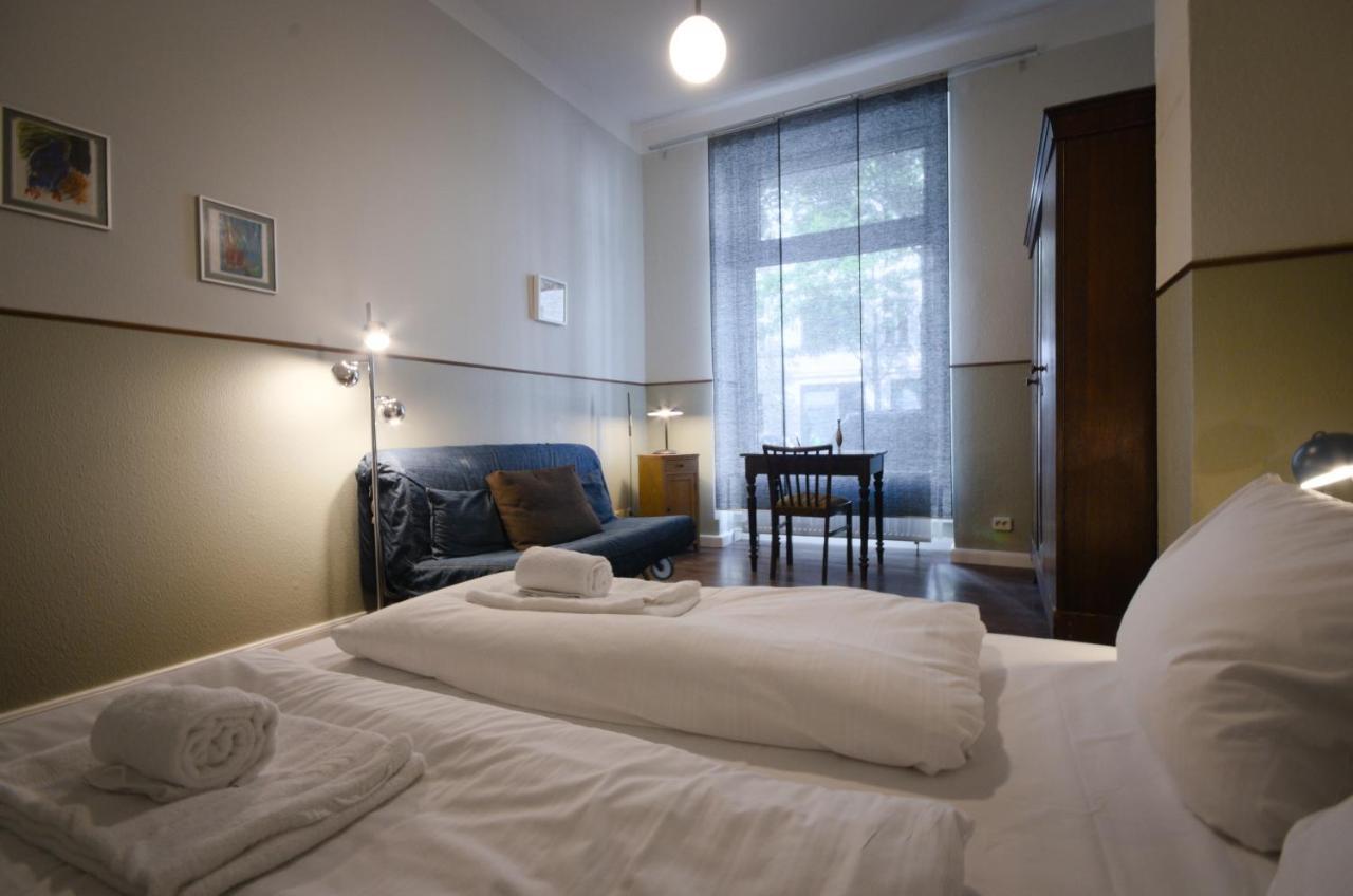 Appartement Altbauwohnung Mit 3 Baedern *