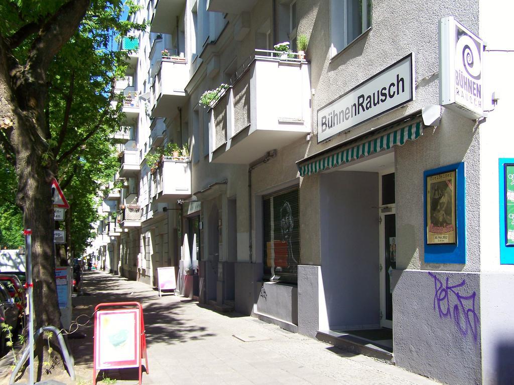 Altbauwohnung Mit 3 Baedern Appartement *